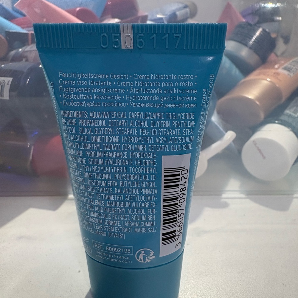 Clarins Hydra-Essentiel Moisturizing Cream - Picture 2 of 3